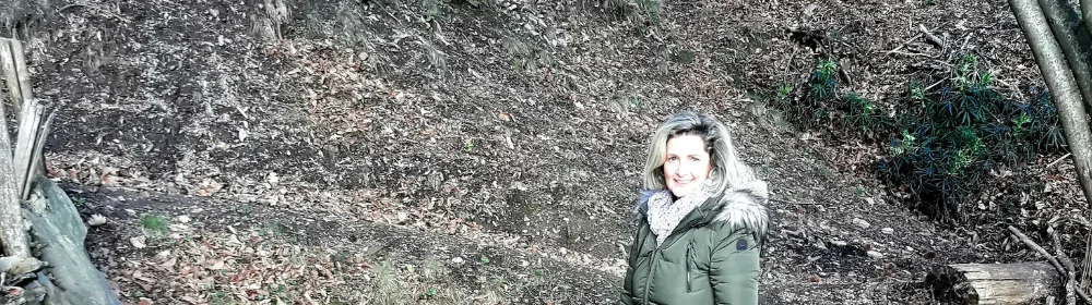 緑のコートを着た人